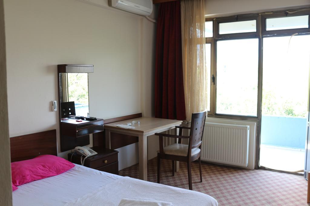 Otel La Mer Akcay Едремит Екстериор снимка